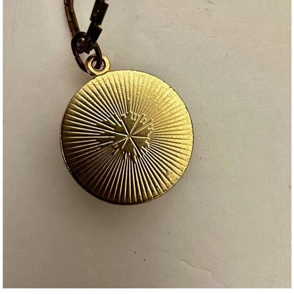 Gold tone cameo necklace - Picture 6 of 11